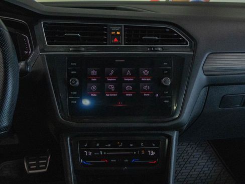 Used 2022 Volkswagen Tiguan SEL R-Line AWD/4WD image 4