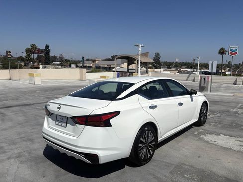 Used 2025 Nissan Altima 2.5 SV FWD image 29