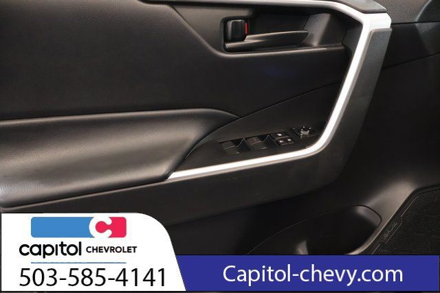 Used 2022 Toyota RAV4 LE AWD/4WD image 11