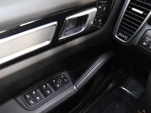 Used 2023 Porsche Cayenne Coupe image 54