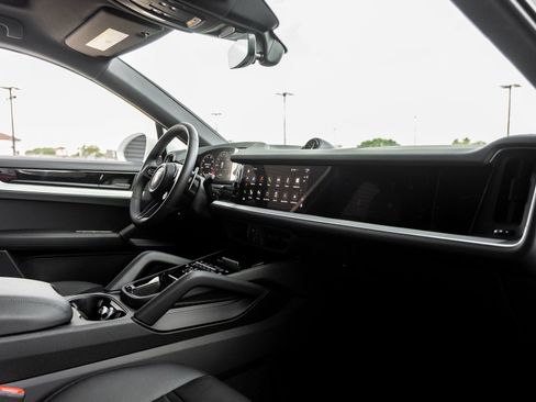 Certified 2025 Porsche Cayenne Coupe image 43