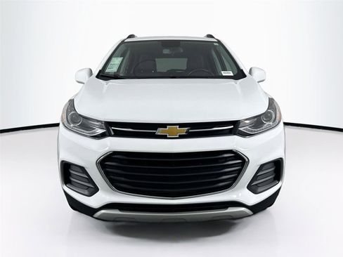 Used 2022 Chevrolet Trax LT w/ LT Convenience Package image 7