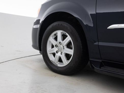 Used 2011 Chrysler Town & Country Touring w/ Security Group image 17