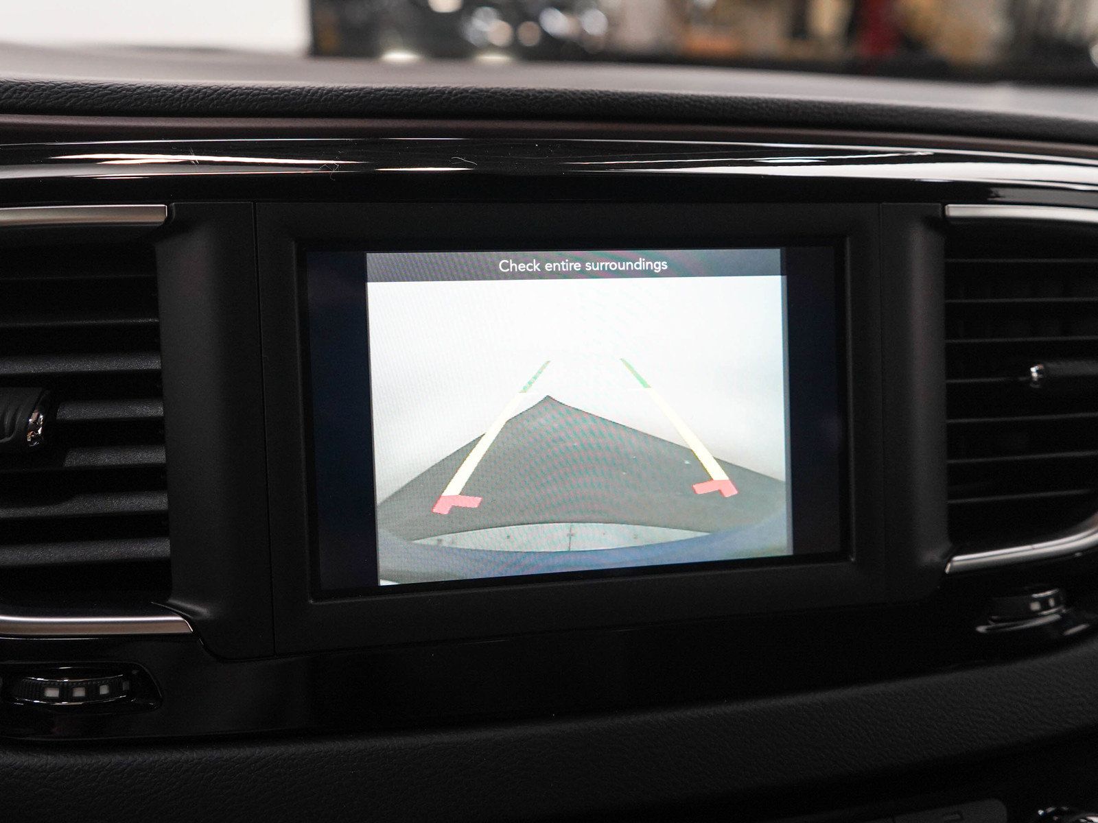 Used 2018 Chrysler Pacifica Touring Plus w/ Tire & Wheel Group FWD image 29