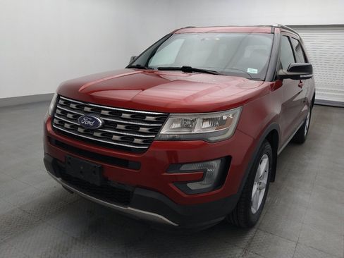 Used 2017 Ford Explorer XLT w/ Equipment Group 202A AWD/4WD image 15