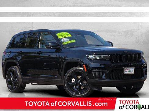 Used 2025 Jeep Grand Cherokee Altitude AWD/4WD image 1
