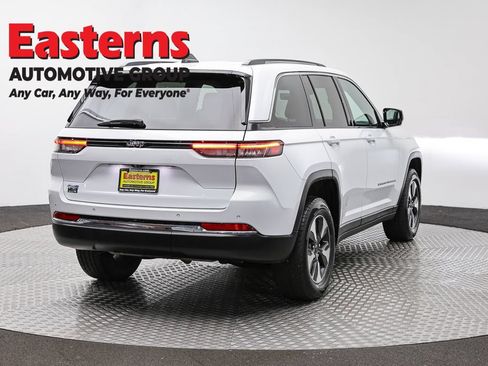 Used 2022 Jeep Grand Cherokee Limited 4xe w/ Luxury Tech Group II AWD/4WD image 5
