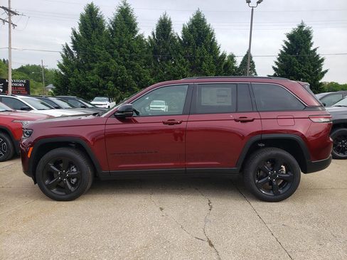 New 2026 Jeep Grand Cherokee Limited w/ Limited Altitude Package AWD/4WD image 7