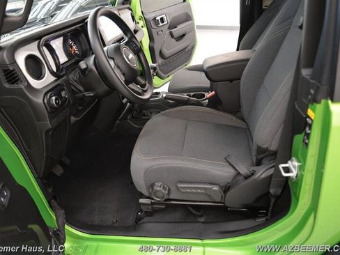 Used 2025 Jeep Wrangler Sport AWD/4WD image 17