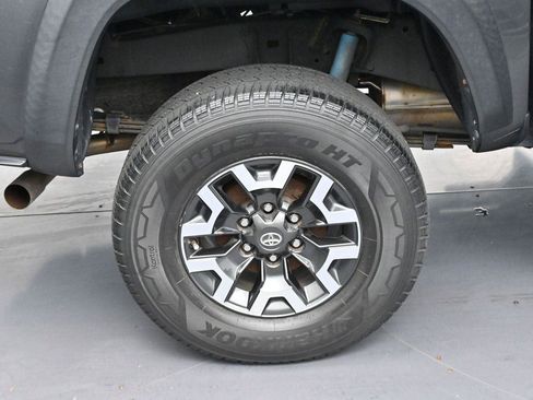 Used 2020 Toyota Tacoma TRD Off-Road w/ Technology Package AWD/4WD image 32