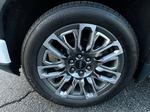 Used 2024 GMC Sierra 1500 Denali Ultimate AWD/4WD image 12