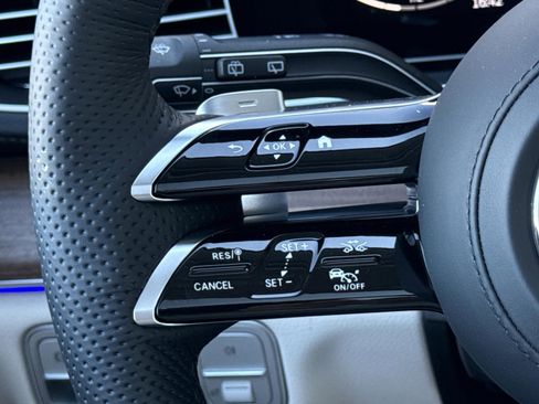 Certified 2026 Mercedes-Benz GLS 450 4MATIC image 31