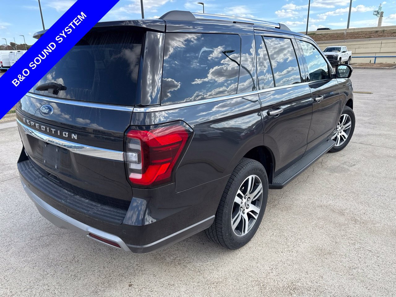 Used 2024 Ford Expedition Limited RWD image 12