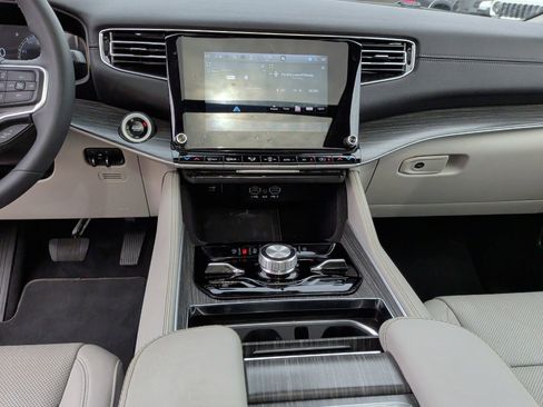 Used 2024 Jeep Wagoneer Series III w/ Premium Group I image 27