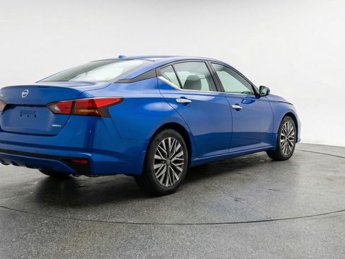 Used 2025 Nissan Altima 2.5 SV image 9