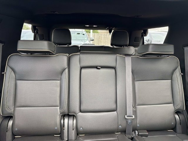 Used 2022 GMC Yukon SLT w/ SLT Premium Package RWD image 12