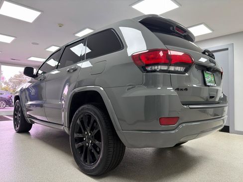 Used 2021 Jeep Grand Cherokee Laredo X AWD/4WD image 5