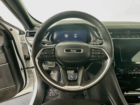 Certified 2023 Jeep Grand Cherokee Altitude AWD/4WD image 19