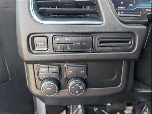 Used 2023 Chevrolet Suburban Premier image 15