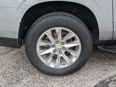 Used 2024 Chevrolet Suburban Premier RWD image 3