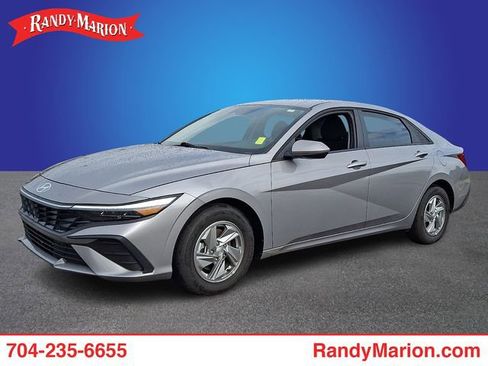 Used 2025 Hyundai Elantra SE FWD image 1