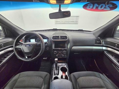 Used 2016 Ford Explorer XLT w/ Equipment Group 201A FWD image 14