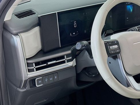 Used 2025 Hyundai Santa Fe SEL image 17