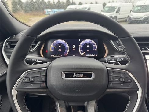 New 2025 Jeep Grand Cherokee Limited image 17