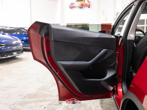 Used 2021 Tesla Model Y 2WD image 37