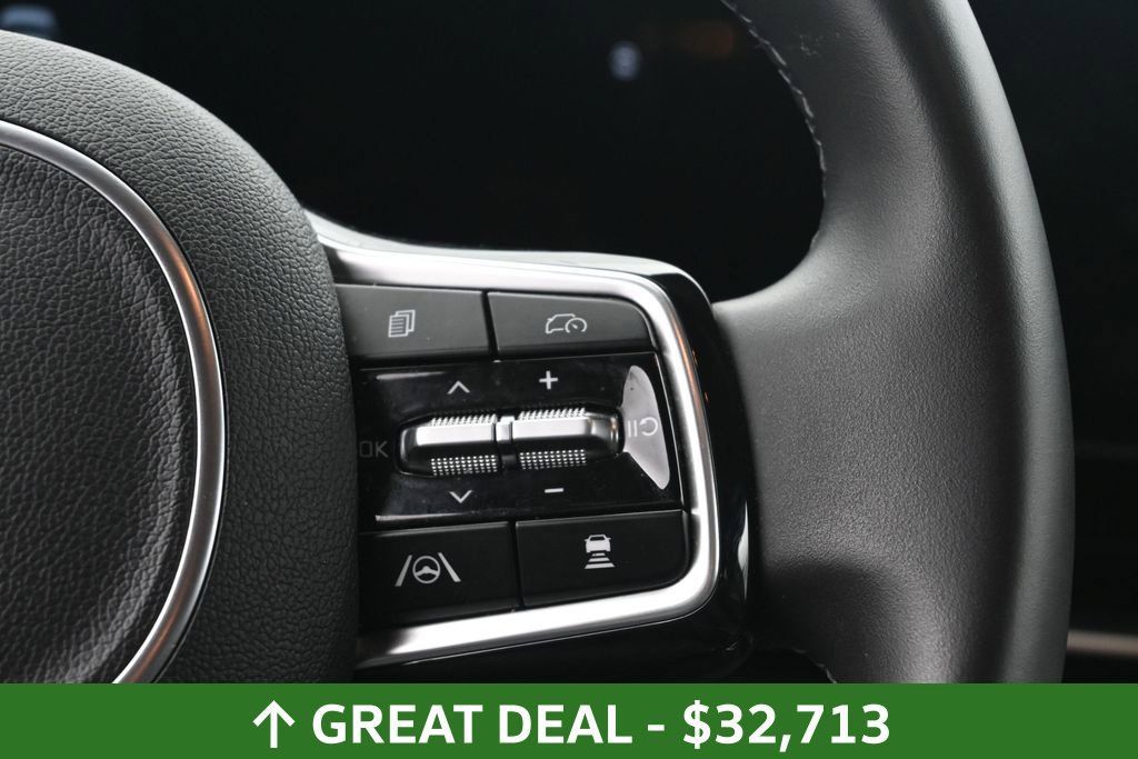 Used 2026 Kia Carnival FWD image 21