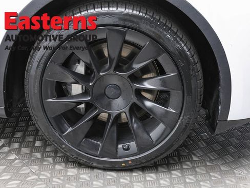 Used 2022 Tesla Model Y Long Range AWD/4WD image 24