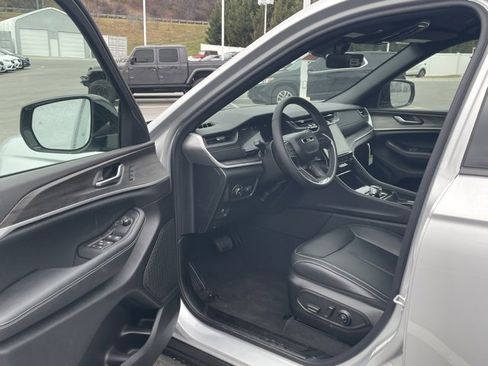 New 2025 Jeep Grand Cherokee Limited image 15