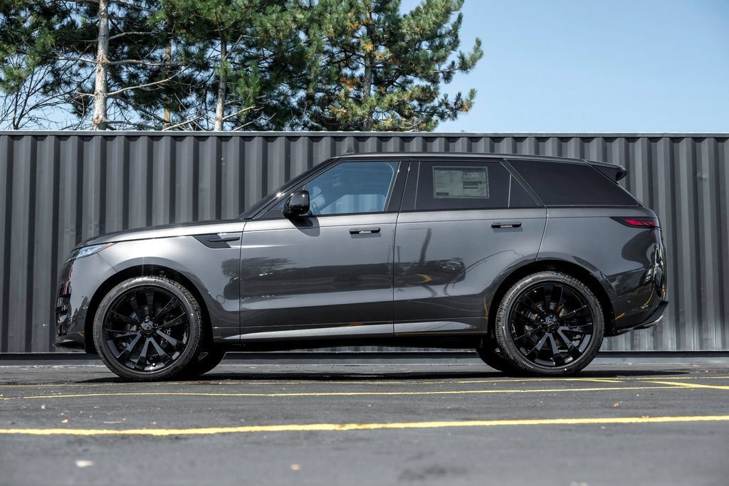 New 2026 Land Rover Range Rover Sport Dynamic SE AWD/4WD image 3