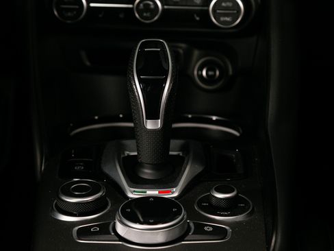 Used 2022 Alfa Romeo Giulia Veloce image 41