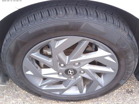 Used 2024 Hyundai Elantra SEL FWD image 20