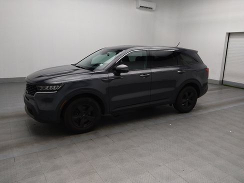 Used 2023 Kia Sorento LX image 2