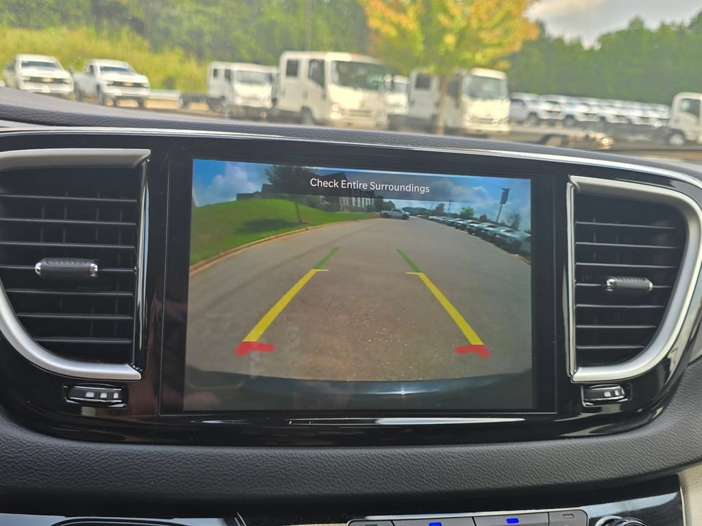 Used 2023 Chrysler Pacifica Touring-L FWD image 32