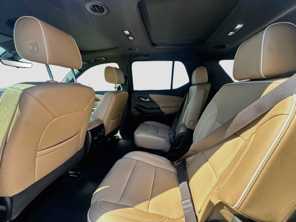 Used 2023 Chevrolet Traverse Premier FWD image 26