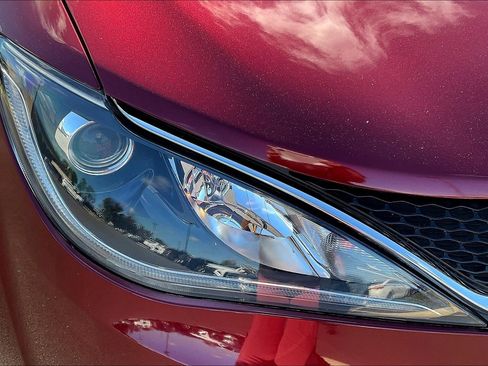 Used 2017 Chrysler Pacifica Touring-L image 33