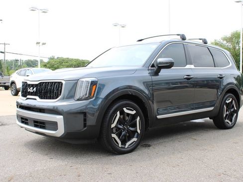 Used 2024 Kia Telluride EX w/ EX Captain's Chair Package AWD/4WD image 8