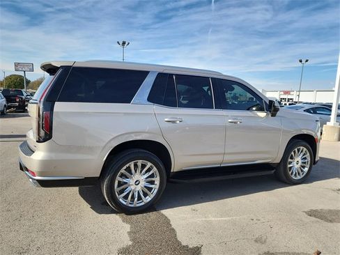 Used 2023 Cadillac Escalade Premium Luxury image 2
