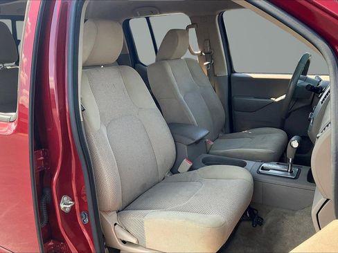 Used 2018 Nissan Frontier SV image 7