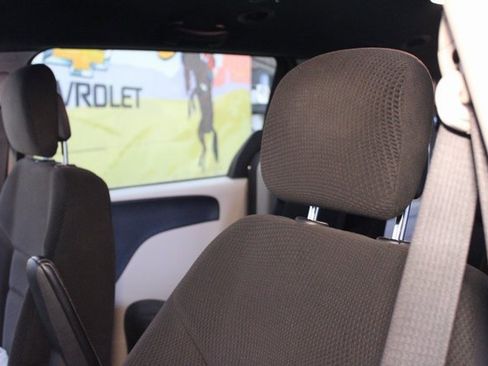 Used 2016 Dodge Grand Caravan SE image 18