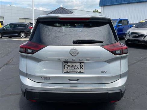 Used 2024 Nissan Rogue SV FWD image 4