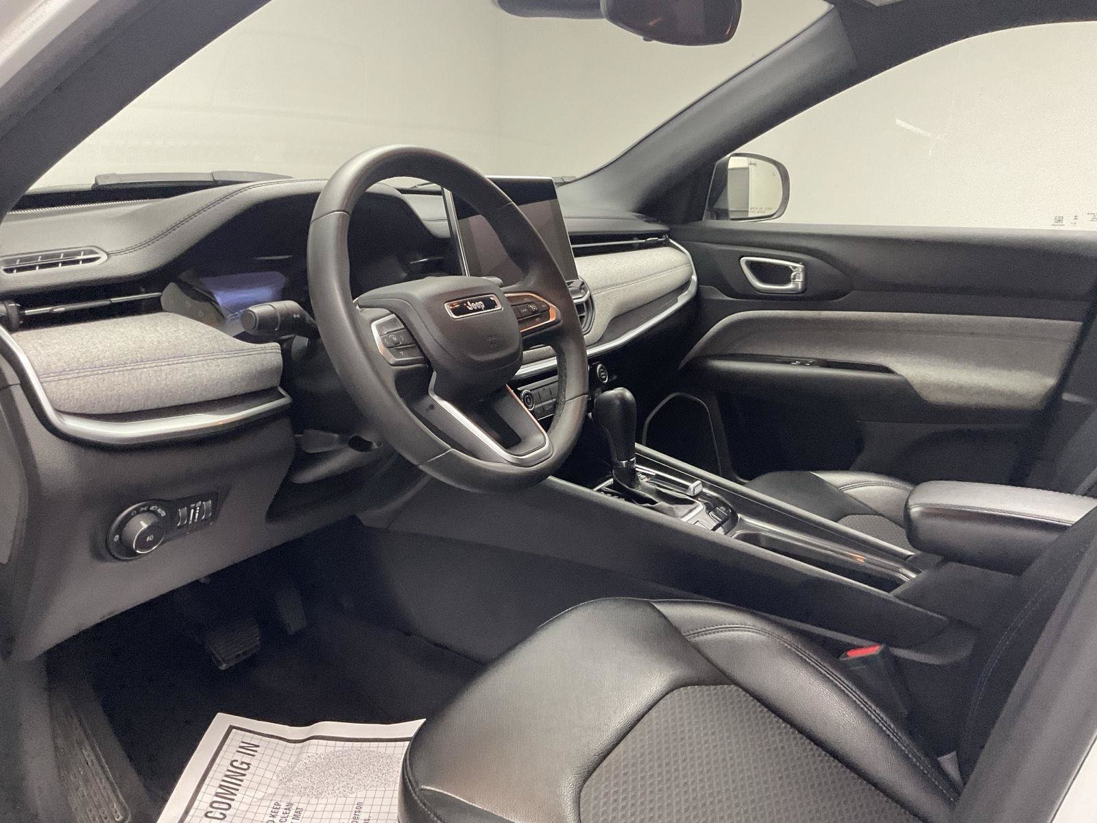 Used 2024 Jeep Compass Latitude AWD/4WD image 11