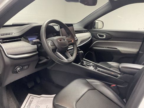 Used 2024 Jeep Compass Latitude AWD/4WD image 11