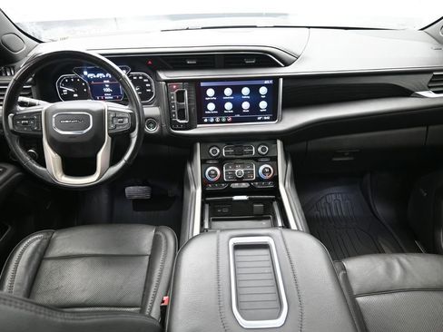 Used 2021 GMC Yukon XL Denali w/ Denali Premium Package image 18