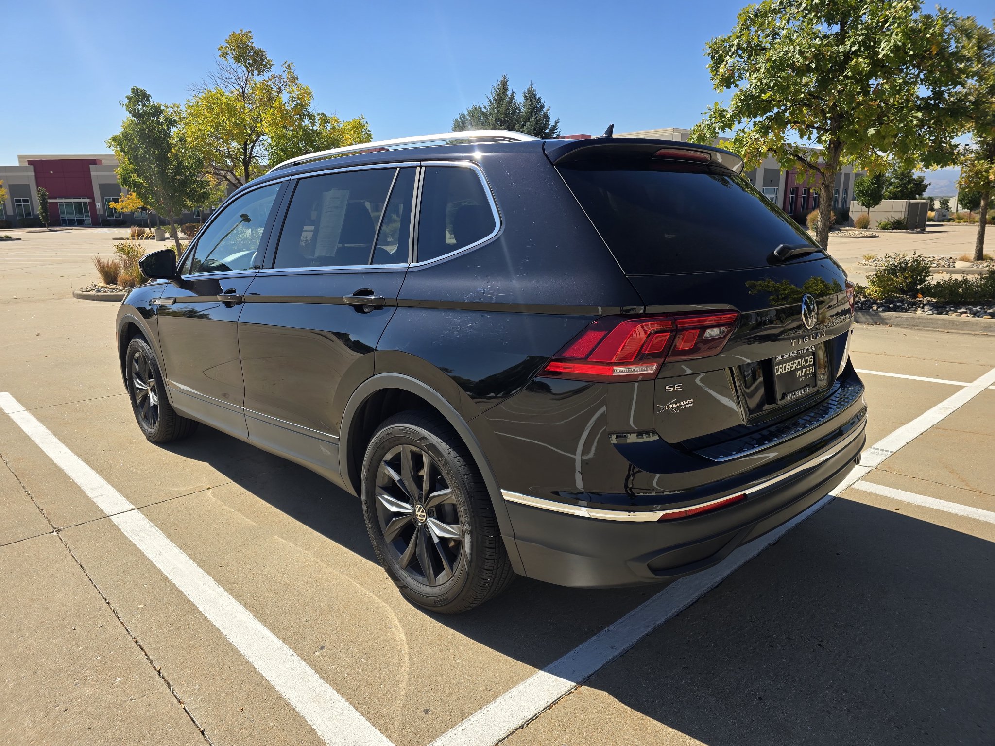 Used 2024 Volkswagen Tiguan SE AWD/4WD image 3