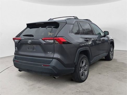 Used 2022 Toyota RAV4 XLE w/ Convenience Package image 5