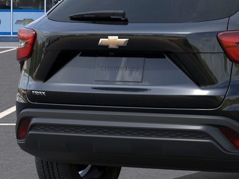 New 2026 Chevrolet Trax LS w/ LS Convenience Package FWD image 38